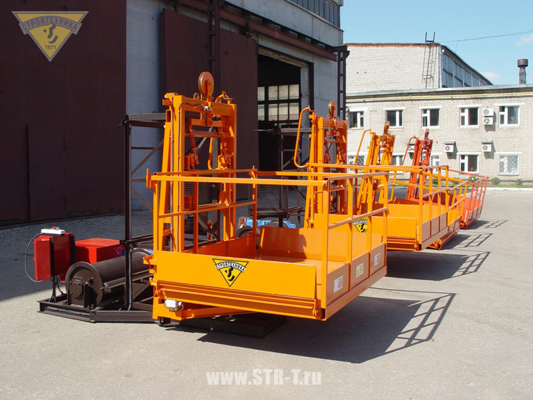 оранжевые строительные подъемники ПМГ марки Стройтехника