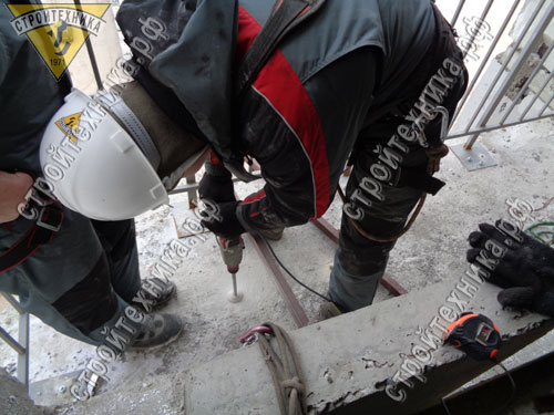 монтаж грузового мачтового подъёмника